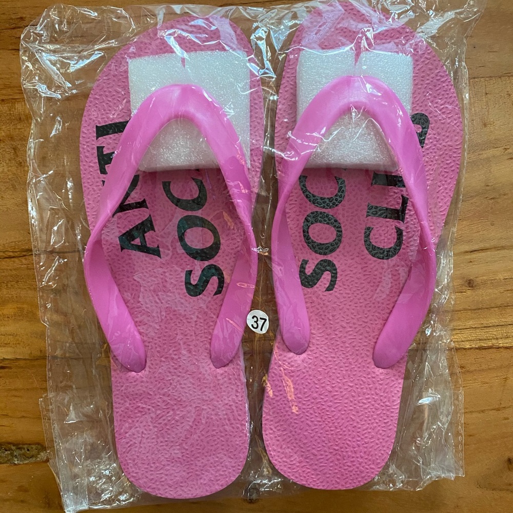 AntiSocialSocialClub Flip-flops